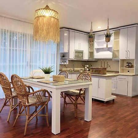 Tropical Villa By Villapedia Citaringgul Extérieur photo
