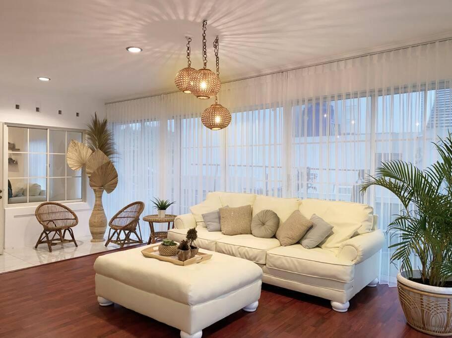 Tropical Villa By Villapedia Citaringgul Extérieur photo